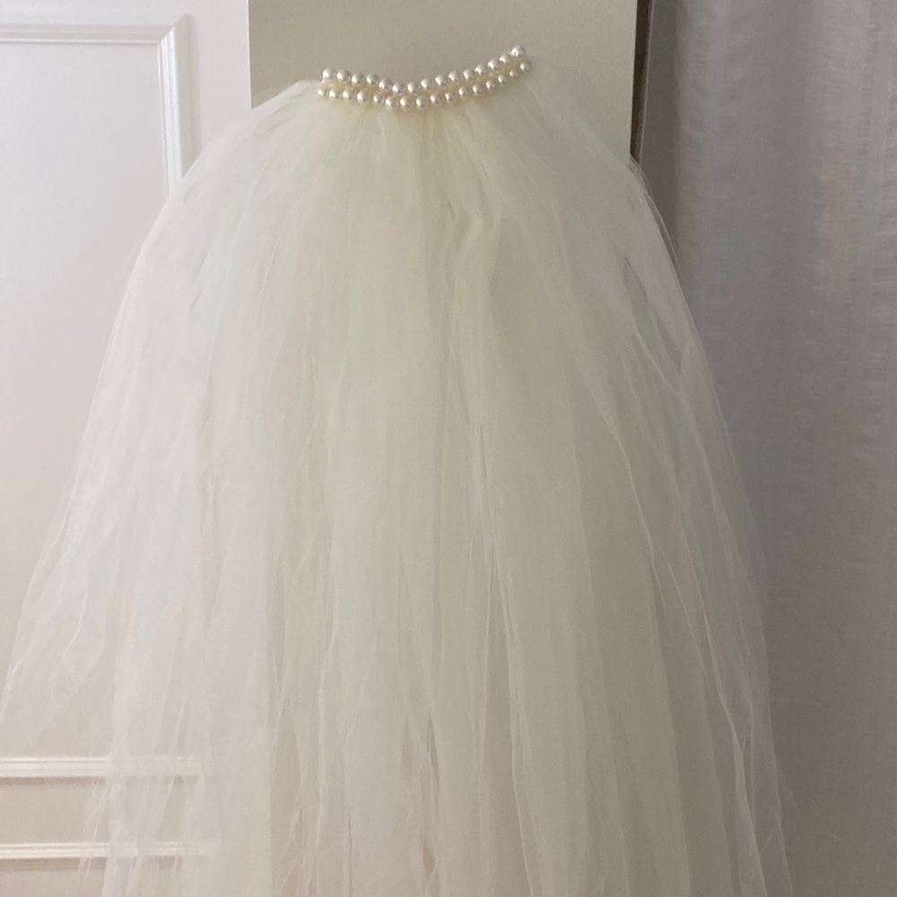 Beautiful -Elegant bridal veil with pearl accents.